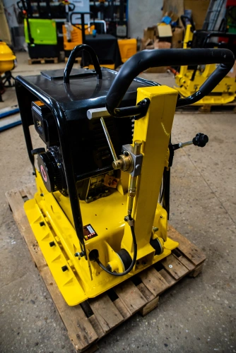 Виброплита реверсивная 235 кг, 30кН дизельная TOR C-330 купить в Москве с доставкой по всей России | ProtosMarket.ru