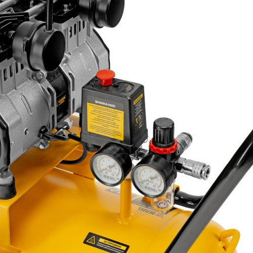 Компрессор безмасляный, малошумный DLS 3300/100, 3300 Вт,3x1100, 100 л, 570 л/мин ,блок управления Denzel по ценам производителя в Москве с доставкой по всей России