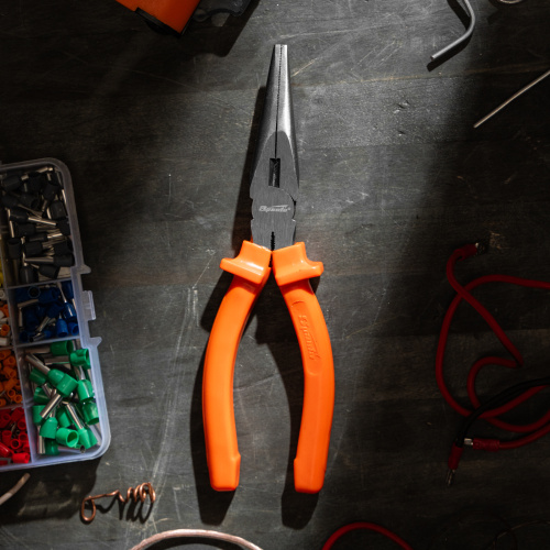 Длинногубцы прямые Classic, 180 мм, шлифованные, пластмассовые рукоятки Sparta по ценам производителя в Москве с доставкой по всей России