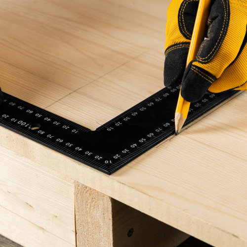 Угольник, 400 х 600 мм, алюминиевый, лазерная гравировка Denzel по ценам производителя в Москве с доставкой по всей России