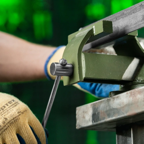 Тиски слесарные, 100 мм, стальные, поворотные Сибртех по ценам производителя в Москве с доставкой по всей России