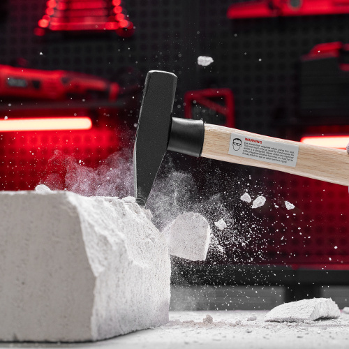 Молоток слесарный, 500 г, квадратный боек, деревянная рукоятка Matrix по ценам производителя в Москве с доставкой по всей России