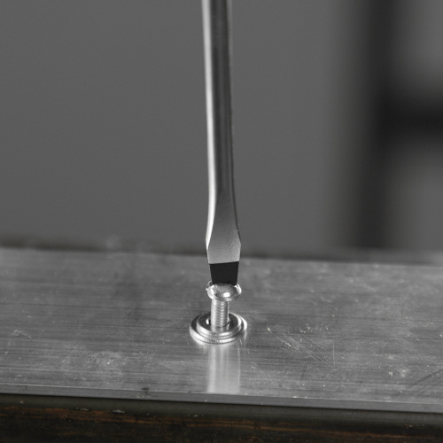 Отвертка, SL4х100 мм, S2, 3к рукоятка Denzel по ценам производителя в Москве с доставкой по всей России