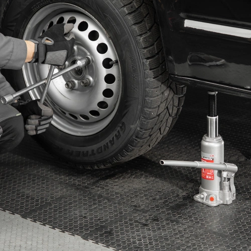 Домкрат гидравлический бутылочный, 5 т, высота подъема 216-413 мм, в пластиковый кейсе Matrix по ценам производителя в Москве с доставкой по всей России