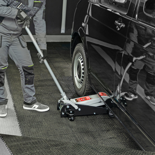 Домкрат гидравлический подкатной, 3.5 т, высота подъема 145-490 мм, с педалью Matrix по ценам производителя в Москве с доставкой по всей России