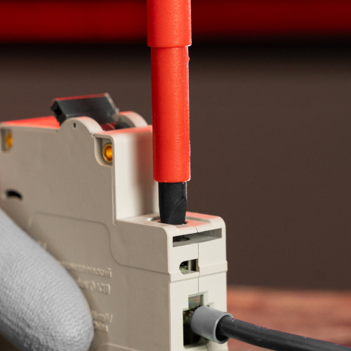 Отвертка Insulated, SL6.5 x 150 мм, CrMo, до 1000 В, двухкомпонентная рукоятка Matrix Professional по ценам производителя в Москве с доставкой по всей России