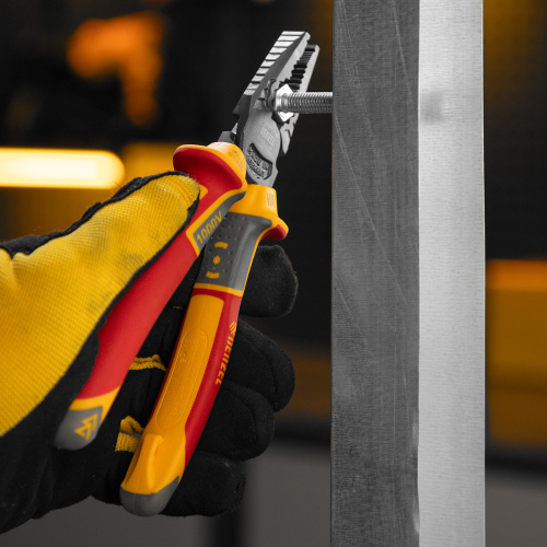 Плоскогубцы комбинированные, диэлектрические трехкомпонентные рукоятки до 1000 В, 180 мм Denzel по ценам производителя в Москве с доставкой по всей России