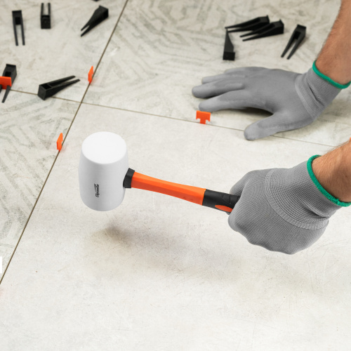 Киянка резиновая, 450 г, белая резина, фибергласовая рукоятка Sparta по ценам производителя в Москве с доставкой по всей России