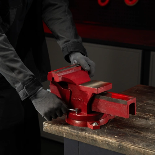 Тиски слесарные, 200 мм, поворотные, с наковальней Matrix по ценам производителя в Москве с доставкой по всей России