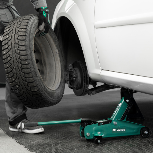 Домкрат гидравлический подкатной, 2 т, 135-320 мм Сибртех по ценам производителя в Москве с доставкой по всей России