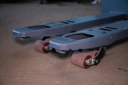 Тележка электрическая 2000 кг 1150 мм XILIN CBD20L с закрытой платформой 24/280 В/Ач по ценам производителя в Москве с доставкой по всей России