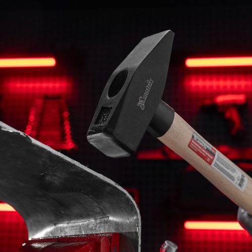 Молоток слесарный, 1500 г, квадратный боек, деревянная рукоятка Matrix по ценам производителя в Москве с доставкой по всей России