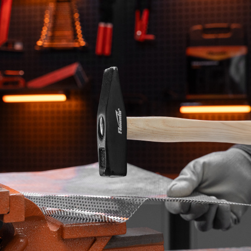 Молоток слесарный, 300 г, квадратный боек, деревянная рукоятка Sparta по ценам производителя в Москве с доставкой по всей России