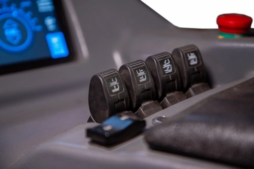 Ричтрак электрический с кабиной TOR 2,0 т 10,2 м CQD20-D с камерой и быстрым подъемом купить в Москве с доставкой по всей России | ProtosMarket.ru