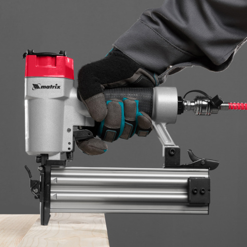 Нейлер пневматический для гвоздей от 10 до 50 мм Matrix по ценам производителя в Москве с доставкой по всей России