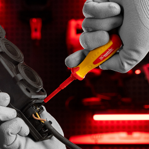 Отвертка Insulated, PH0 x 75 мм, CrMo, до 1000 В, двухкомпонентная рукоятка Matrix Professional по ценам производителя в Москве с доставкой по всей России