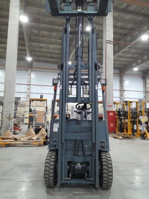 Погрузчик электрический четырехопорный TOR 2,0 т 4,5 м FB20R сайдшифт, своб. ход мачты купить в Москве с доставкой по всей России | ProtosMarket.ru