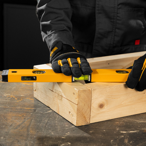 Уровень алюминиевый, магнит., фрезерованный, 3 глазка (1 зеркал.) 0,5 мм/м, 400 мм Denzel по ценам производителя в Москве с доставкой по всей России