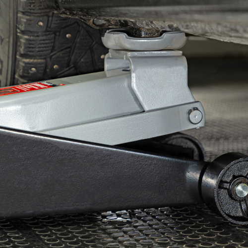 Домкрат гидравлический подкатной, 3.5 т, высота подъема 145-490 мм, с педалью Matrix по ценам производителя в Москве с доставкой по всей России