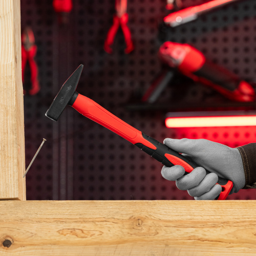 Молоток слесарный optimal, 300 г, фибергласовая обрезиненная рукоятка, квадратный боек Matrix по ценам производителя в Москве с доставкой по всей России