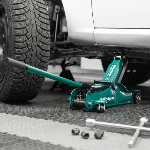 Домкрат гидравлический подкатной, 2 т, 85-330 мм, низкий подхват, в пласт. кейсе Сибртех по ценам производителя в Москве с доставкой по всей России