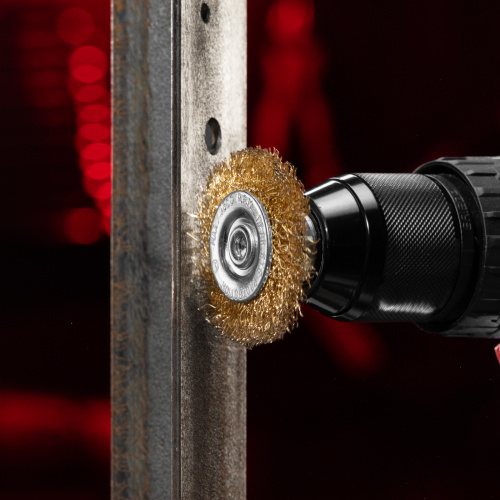 Щетка для дрели, 50 мм, плоская со шпилькой, латунированная витая проволока Matrix по ценам производителя в Москве с доставкой по всей России