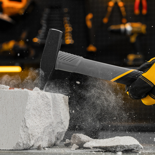 Молоток слесарный, 400 г, кованый, фибергласовая рукоятка c TPR покрытием Denzel по ценам производителя в Москве с доставкой по всей России