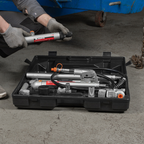 Растяжка гидравлическая, 4 т, набор из 17 предметов, 7 сменных насадок, в пластиковом кейсе Matrix по ценам производителя в Москве с доставкой по всей России