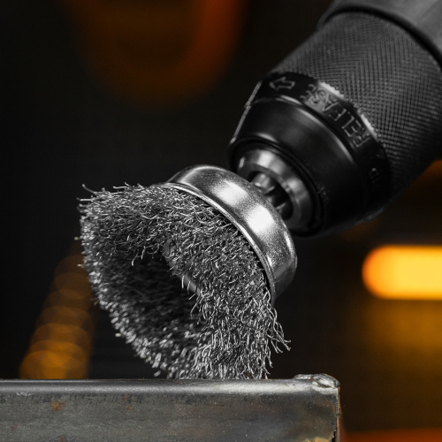 Набор щеток для дрели, 2 Плоские 50-75мм, 3 Чашки 25-50-75мм, шпилька,  нерж.вит. проволока Denzel по ценам производителя в Москве с доставкой по всей России