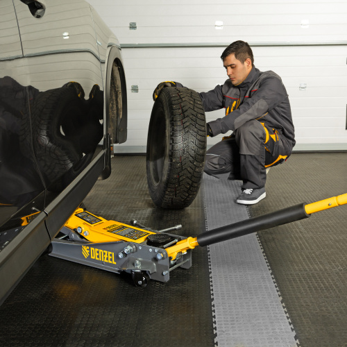 Домкрат гидравлический подкатной, 2/3 т, 98-770 мм, быстрый подъем, низ. подхват, проф, SUV Denzel по ценам производителя в Москве с доставкой по всей России