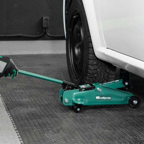 Домкрат гидравлический подкатной, 2 т, 135-320 мм, в пласт. кейсе Сибртех по ценам производителя в Москве с доставкой по всей России