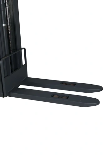 Штабелер самоходный 1,5 т 5,6 м XILIN CDDR15-III 24/200 В/Ач (сопровождаемый) по ценам производителя в Москве с доставкой по всей России