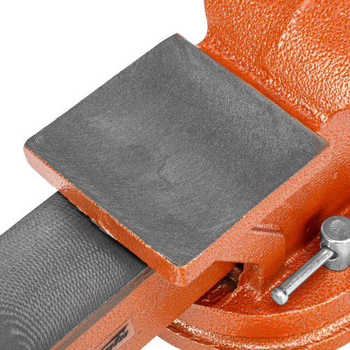 Тиски слесарные, 150 мм, поворотные, с наковальней Sparta по ценам производителя в Москве с доставкой по всей России