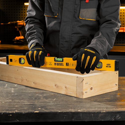 Уровень алюминиевый, магнит, фрезерованный, 3 глазка (1 зеркал.) 0,5 мм/м, 600 мм Denzel по ценам производителя в Москве с доставкой по всей России