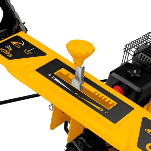 Бензиновая снегоуборочная машина SB 560 LP, 212 cc, электростартер, фара Denzel по ценам производителя в Москве с доставкой по всей России