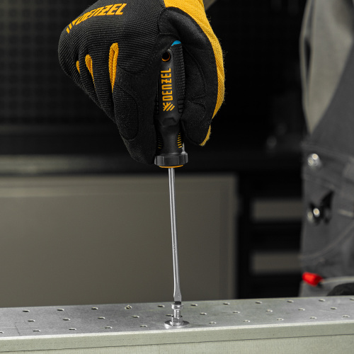 Отвертка SL4х100 мм, CrV, трехкомпонентная рукоятка Denzel по ценам производителя в Москве с доставкой по всей России