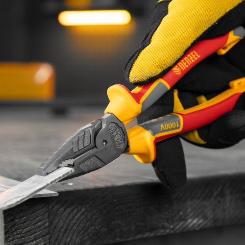 Плоскогубцы комбинированные, диэлектрические трехкомпонентные рукоятки до 1000 В, 180 мм Denzel по ценам производителя в Москве с доставкой по всей России