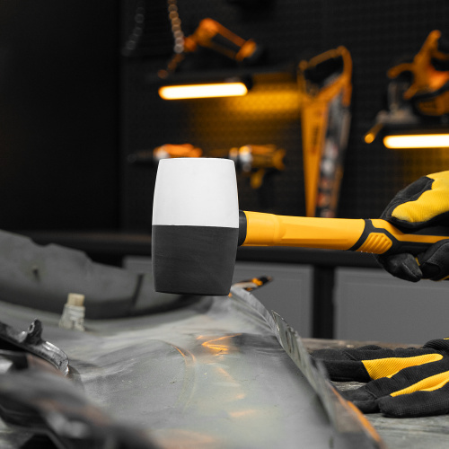 Киянка резиновая, 680 г, черно-белая, фибергласовая рукоятка c TPR покрытием Denzel по ценам производителя в Москве с доставкой по всей России