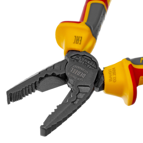 Плоскогубцы комбинированные, диэлектрические трехкомпонентные рукоятки до 1000 В, 165 мм Denzel по ценам производителя в Москве с доставкой по всей России