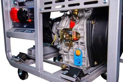 Генератор дизельный 9,0 кВт 380В/3 кВт 220В 20 л с электростартером TOR KM9000D купить в Москве с доставкой по всей России | ProtosMarket.ru