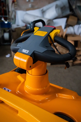 Тележка электрическая 2000 кг 1150 мм XILIN CBD20L с закрытой платформой 24/280 В/Ач по ценам производителя в Москве с доставкой по всей России