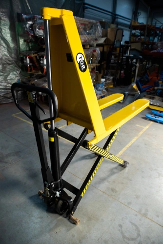 Тележка гидравлическая с ножничным подъемом 1500 кг 1150 мм полиуретановые колеса TOR HLS1500Q (Z) по ценам производителя в Москве с доставкой по всей России