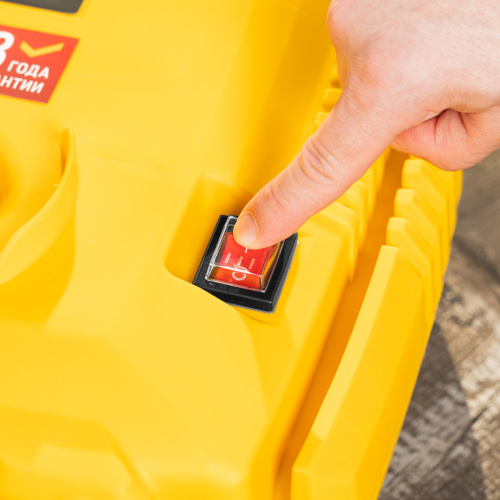 Компрессор воздушный DL1300, 10 бар, 1,3 кВт 180 л/мин 5 л, с набором аксессуаров Denzel по ценам производителя в Москве с доставкой по всей России