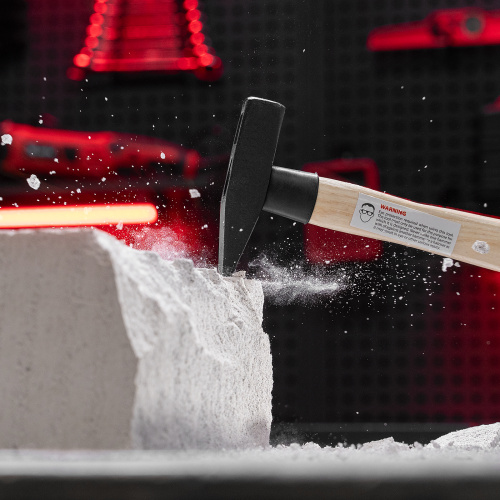 Молоток слесарный, 300 г, квадратный боек, деревянная рукоятка Matrix по ценам производителя в Москве с доставкой по всей России