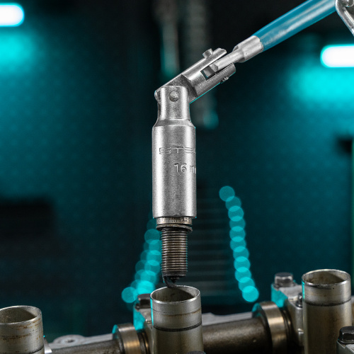 Ключ свечной карданный 16 х 250 мм Stels по ценам производителя в Москве с доставкой по всей России