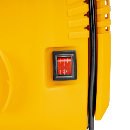 Компрессор воздушный DL1300, 10 бар, 1,3 кВт 180 л/мин 5 л, с набором аксессуаров Denzel по ценам производителя в Москве с доставкой по всей России