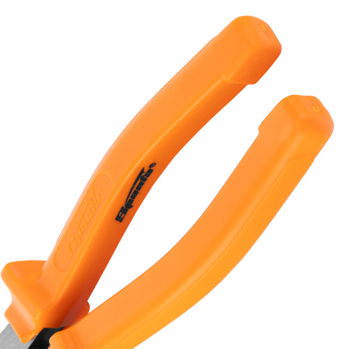 Плоскогубцы Classic, 200 мм, шлифованные, пластмассовые рукоятки Sparta по ценам производителя в Москве с доставкой по всей России