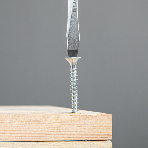 Отвертка SL5.5 x 100 мм, S2, трехкомпонентная рукоятка Gross по ценам производителя в Москве с доставкой по всей России