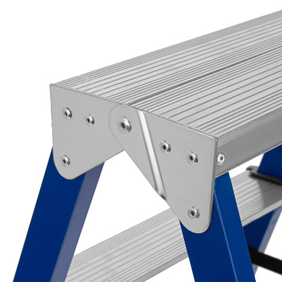 Стремянка двусторонняя 2 ступени, стальная, Сибртех по ценам производителя в Москве с доставкой по всей России