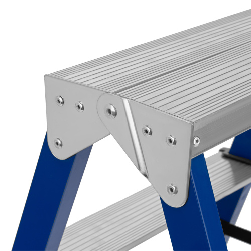 Стремянка двусторонняя 2 ступени, стальная, Сибртех по ценам производителя в Москве с доставкой по всей России